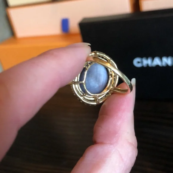 19 ct Star Sapphire surrounded by Diamonds in gold - Picture 6 of 15